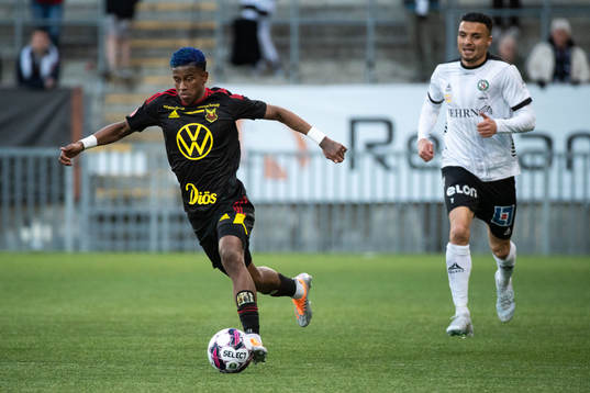 Östersunds Chovanie Amatkarijo och Örebros Ahmed Yasin