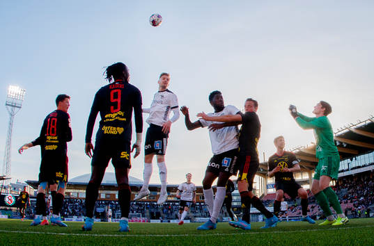 Örebros Erik Björndahl och Östersunds målvakt Andrew