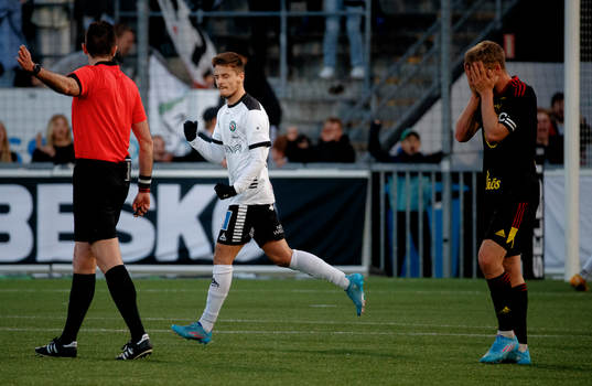 Örebros Vincent Thill jublar