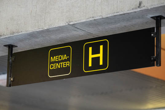 Skylt med Mediacenter på Borås arena