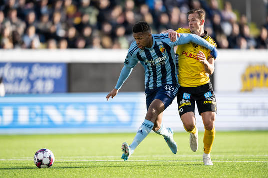 Djurgårdens Isak Hien och Elfsborgs Simon Olsson