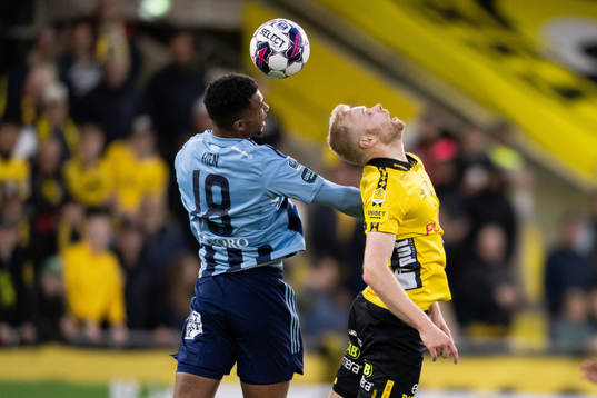 Djurgårdens Isak Hien och Elfsborgs Sveinn Gudjohnsen