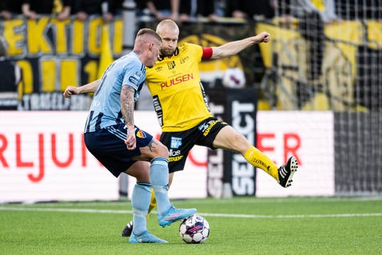 Djurgårdens Victor Edvardsen och Elfsborgs Johan Larsson