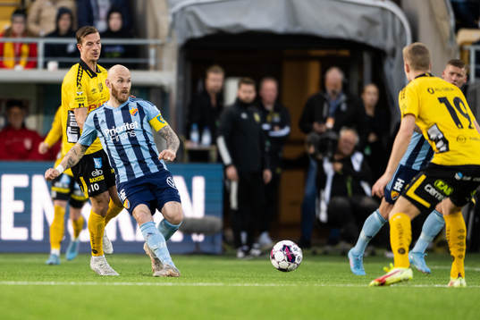 Elfsborgs Simon Olsson och Djurgårdens Magnus Eriksson