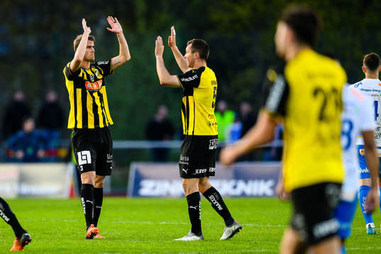 Häckens Johan Hammar och Even Hovland jublar