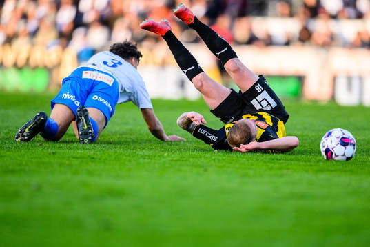 Värnamos Robin Tihi och Häckens Mikkel Rygaard Jensen