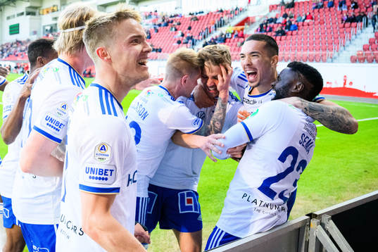 IFK Norrköpings Christoffer Nyman kramas om av