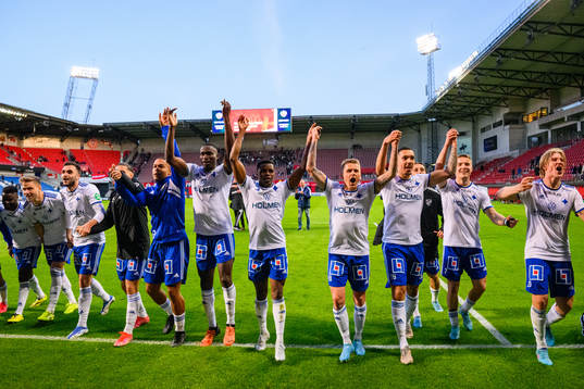 IFK Norrköpings spelar jublar mot