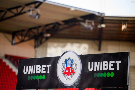 En skylt för spelbolaget Unibet med Helsingborgs logotype