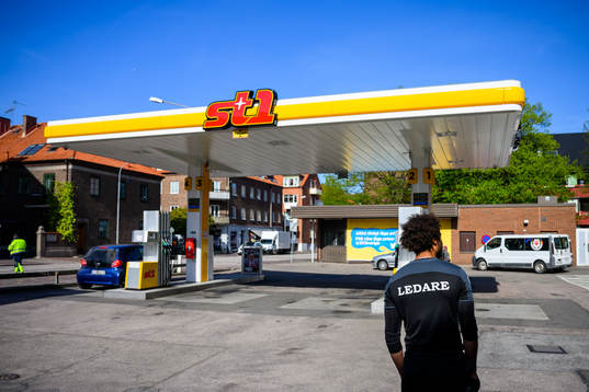Grundaren David Thulin väntar på några eftersläntrare