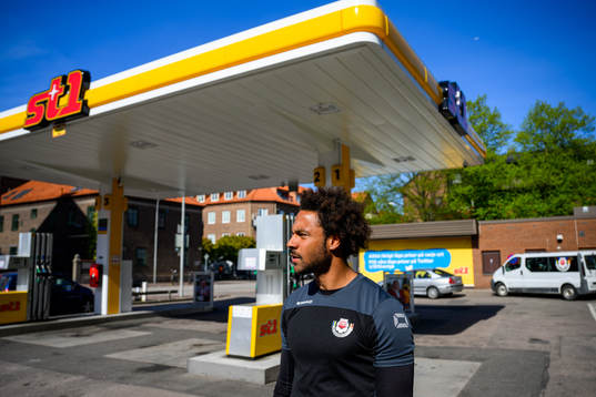Grundaren David Thulin väntar på några eftersläntrare