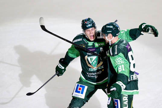 Färjestads Victor Ejdsell och Theodor Lennström jublar