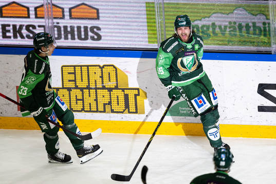 Färjestads Linus Johansson jublar