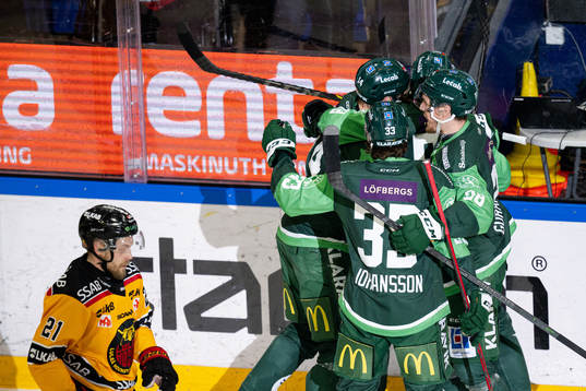 Färjestads spelare jublar