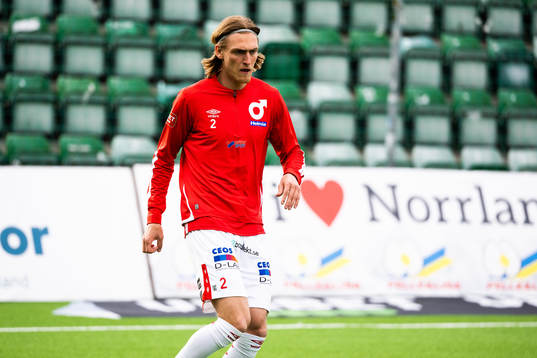 Degerfors Gustav Granath värmer upp