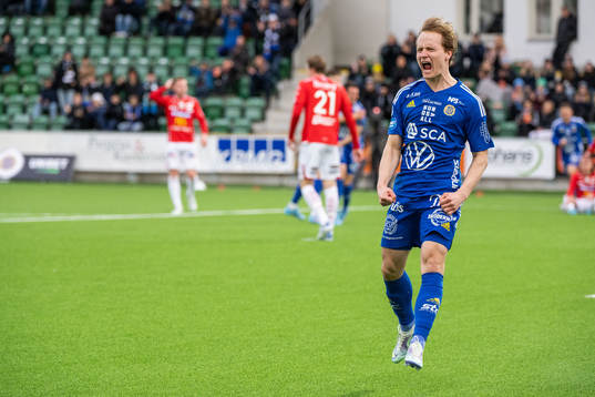 Sundsvalls Saku Ylätupa jublar