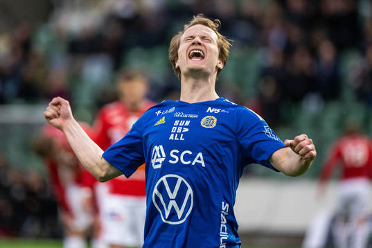 Sundsvalls Saku Ylätupa jublar