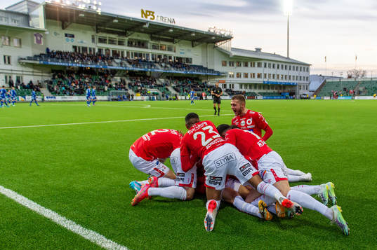 Degerfors spelare jublar