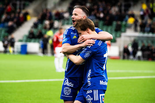 Degerfors Jakob Andersson och Christos Gravius jublar