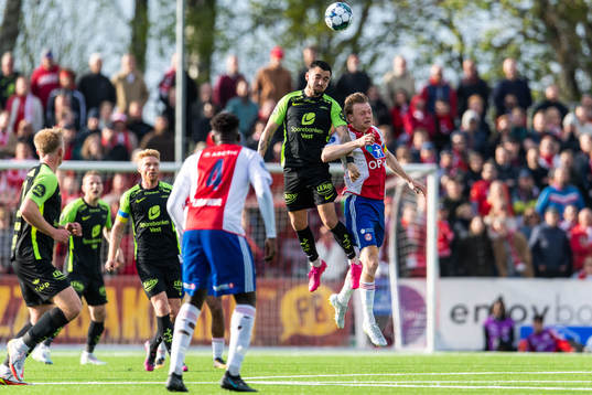 Niklas Castro of Brann and Robin Gravli Rasch of KFUM