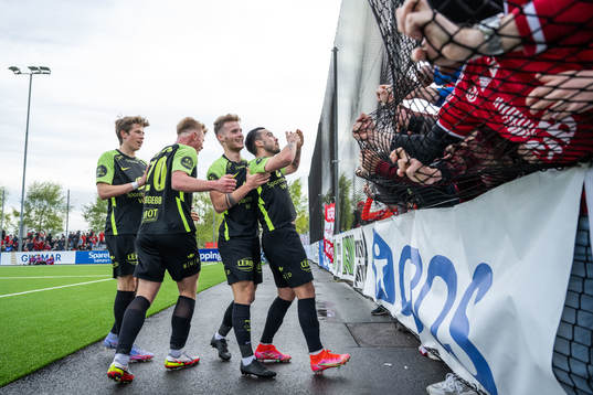 Niklas Castro of Brann celebrates 1-3