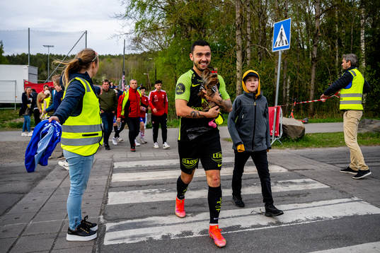 Niklas Castro of Brann with a dog