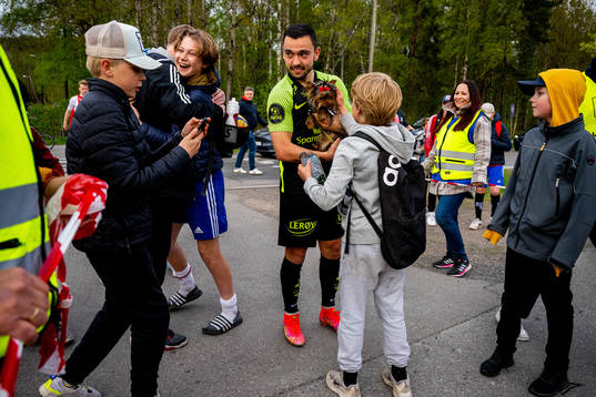 Niklas Castro of Brann with a dog