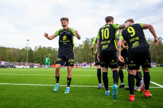 David Møller Wolfe of Brann celebrates