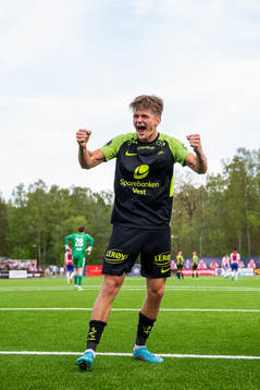 David Møller Wolfe of Brann celebrates