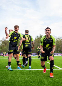 Niklas Castro of Brann celebrates with David Møller Wolfe
