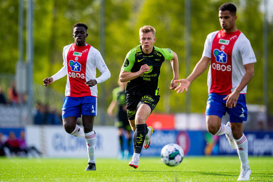 Aune Selland Heggebø of Brann and Aaron Kiil Olsen of KFUM