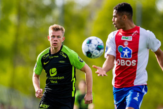 Aune Selland Heggebø of Brann and Aaron Kiil Olsen of KFUM