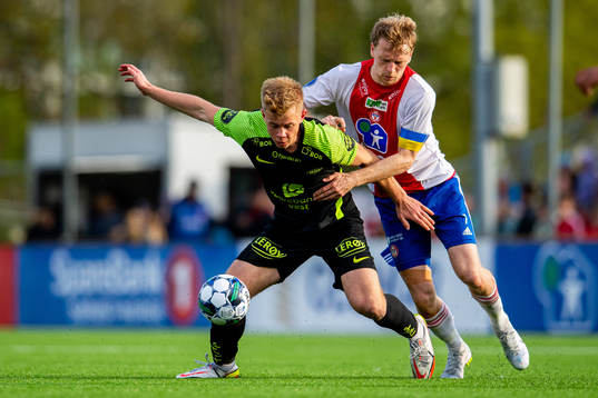 Aune Selland Heggebø of Brann and Robin Gravli Rasch of