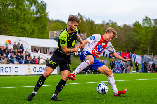 Ole Didrik Blomberg of Brann and Simen Hestnes of KFUM
