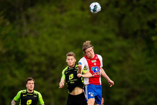 Ole Didrik Blomberg of Brann and Tore André Sørås of KFUM