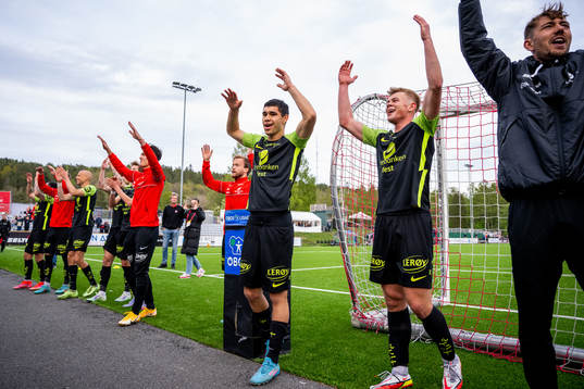 Isak Tomar Hjorteseth, Aune Selland Heggebø and players of