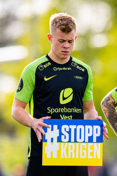 Aune Selland Heggebø of Brann with a «stop the war» sign