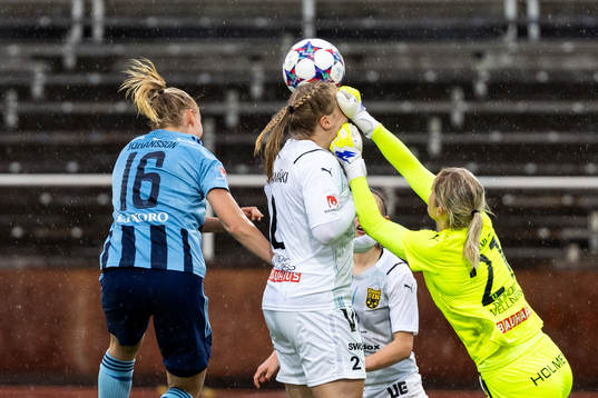 Djurgårdens StinaLisa Johansson och Umeås Erin Nayler och