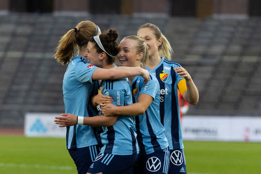 Djurgårdens Hayley Dowd jublar med lagkamrater