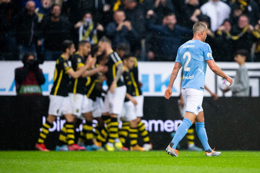 Malmö FFs Eric Larsson deppar