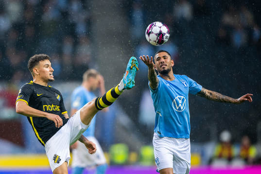 s Jordan Larsson och Malmö FFs Sergio Pena