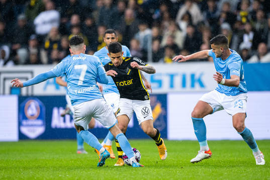 s Nicolas Stefanelli och Malmö FFs Erdal Rakip och Matej