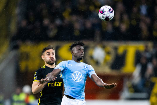 s Sotirios Papagiannopoulos och Malmö FFs Malik Abubakari
