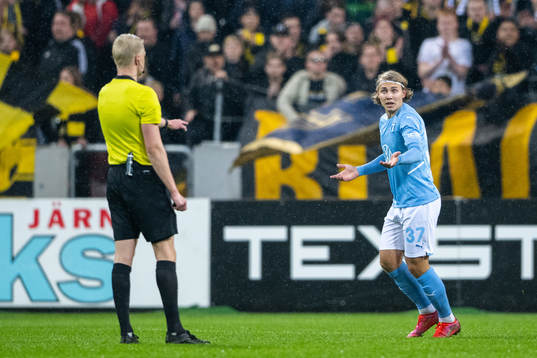 Malmö FFs Sebastian Nanasi reagerar