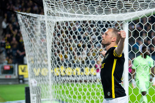 s Sebastian Larsson jublar