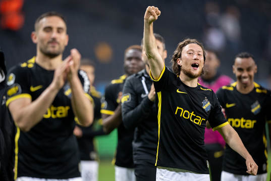s Axel Björnström jublar