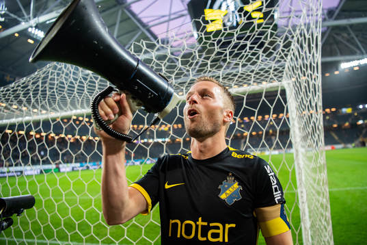 s Sebastian Larsson jublar