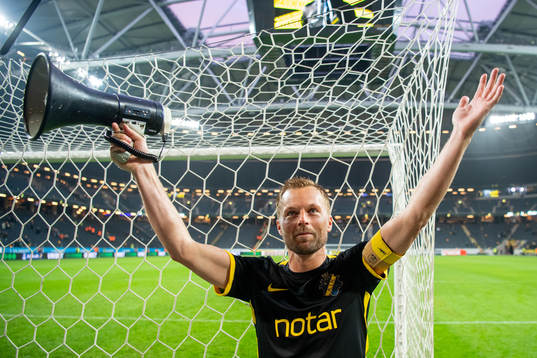 s Sebastian Larsson jublar