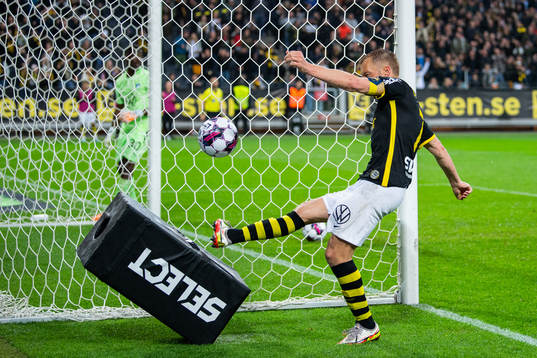 s Sebastian Larsson jublar