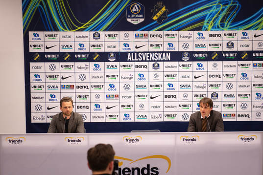 s tränare Bartosz Grzelak och Malmö FFs tränare Milos